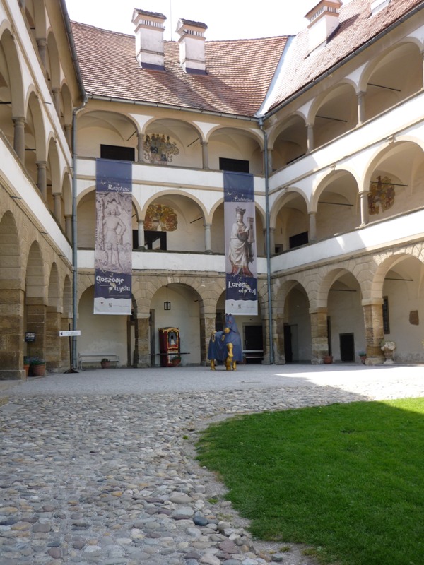 Nádvoří